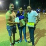 Junta Municipal de Cana Chapetón hace entrega de aporte económico a equipo de Sóftbol.
