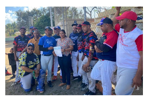 aporte económico a equipo de Sóftbol