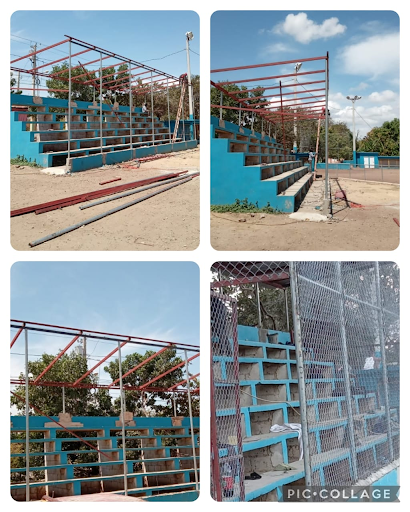 En la recta final los trabajos del techado de las gradas en el play de Cana Chapetón.