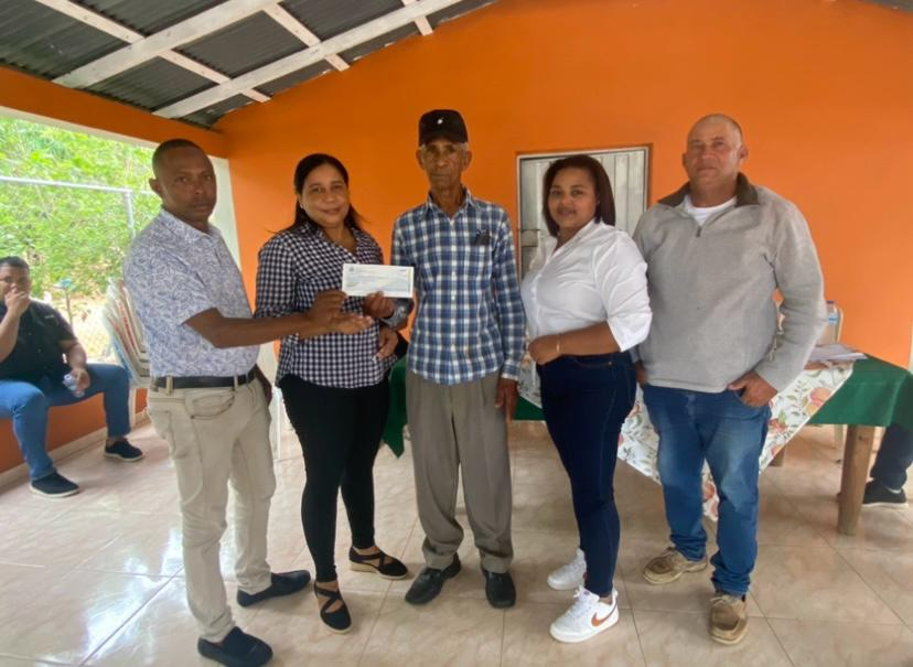 Junta Municipal de Cana Chapetón realiza aportes económicos a las iglesias de La Caída.